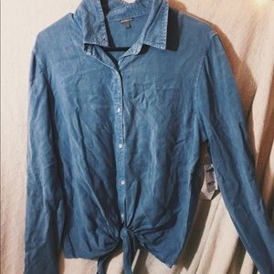 🌿 NWT tie front chambray button up 🌿